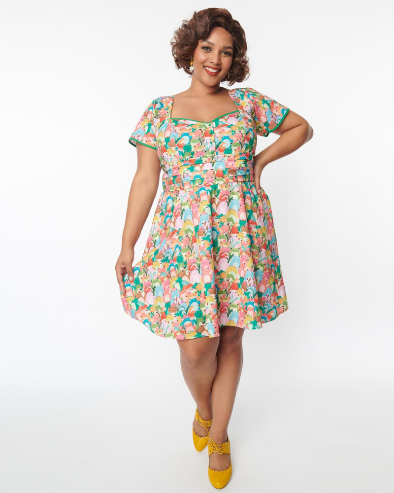 Front of a model wearing a size 3X Unique Vintage Ribbit Rainbow Frog Print Swing Dress in Rainbow by Unique Vintage. | dia_product_style_image_id:287476